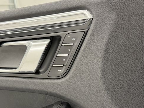 Certified 2025 Porsche Macan image 27