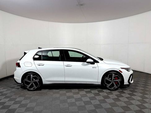 Used 2026 Volkswagen GTI SE FWD image 7
