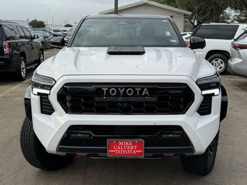 Used 2025 Toyota Tacoma TRD Pro AWD/4WD image 2