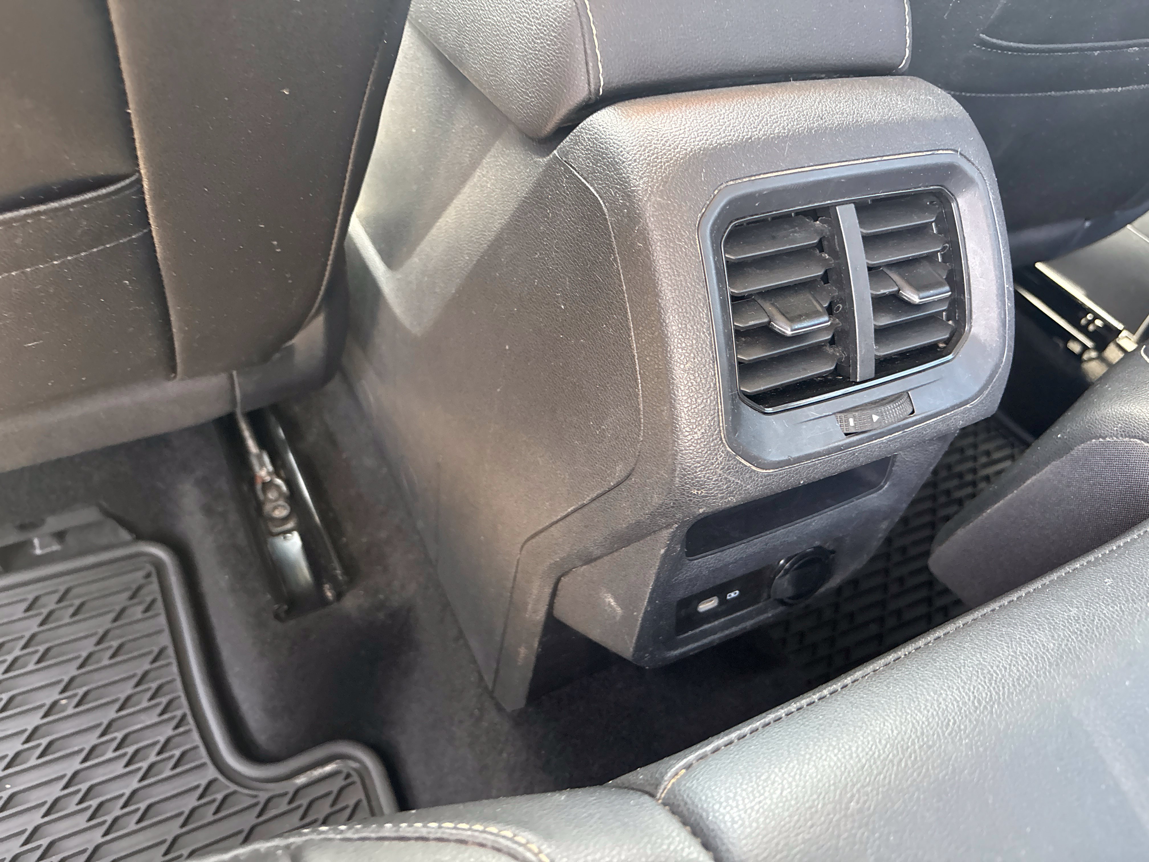Used 2023 Volkswagen Tiguan SE FWD image 44