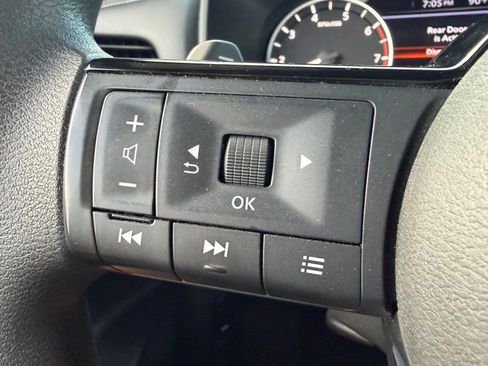 Used 2023 Nissan Rogue SV FWD image 28