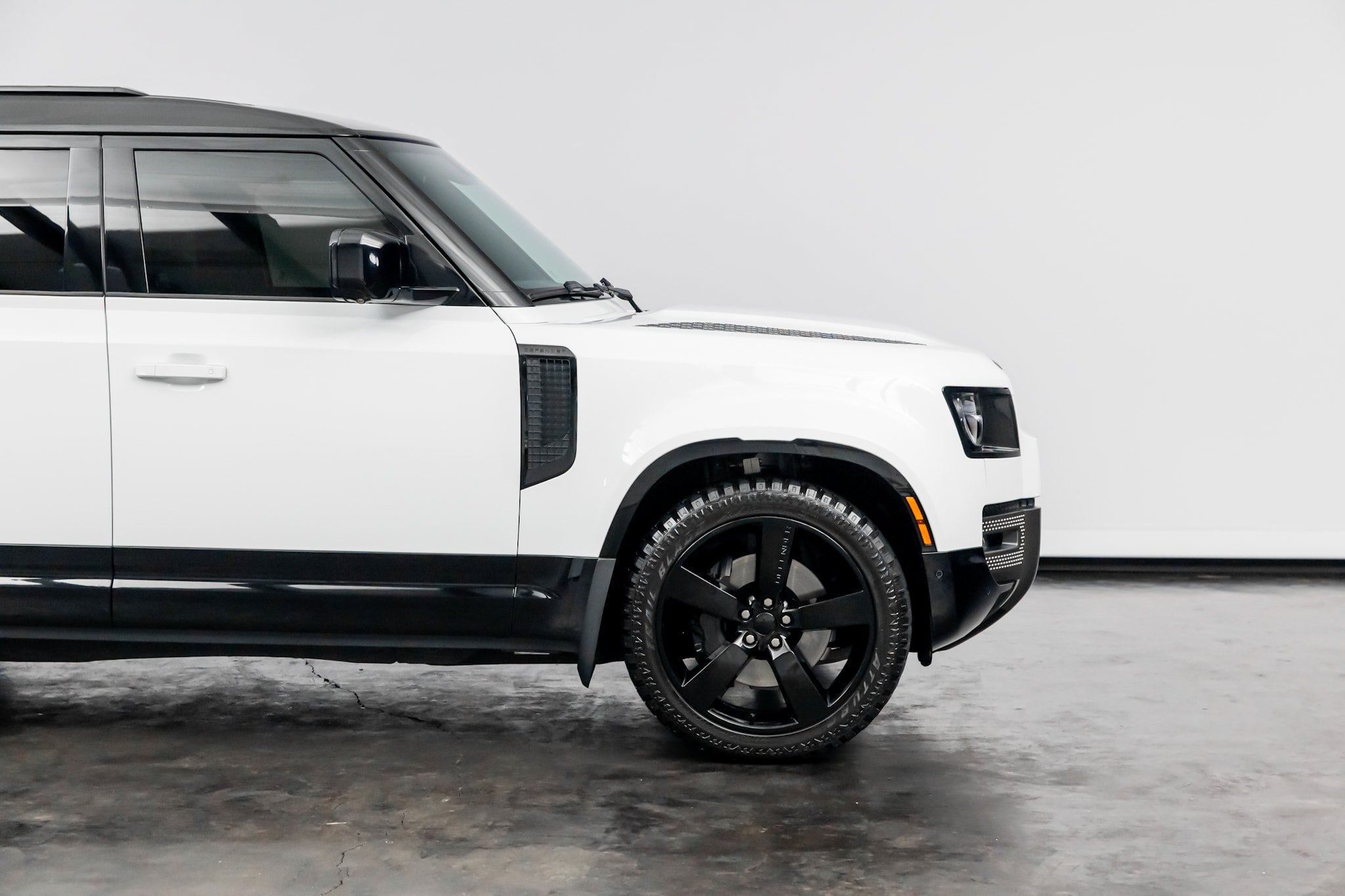 Used 2023 Land Rover Defender 110 X-Dynamic SE AWD/4WD image 21