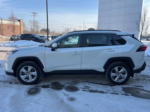 Used 2021 Toyota RAV4 XLE Premium image 8