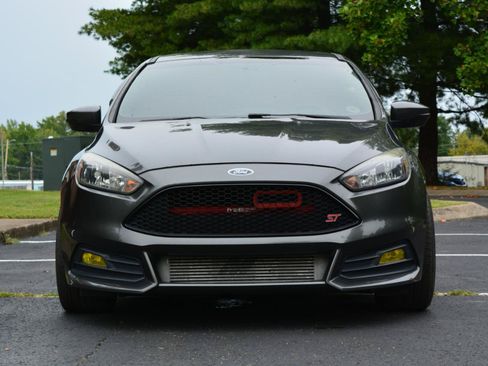 Used 2017 Ford Focus ST FWD image 2