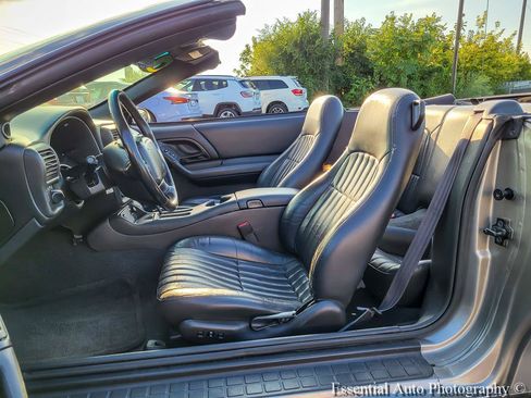 Used 2000 Chevrolet Camaro Z28 w/ SS Performance/Appearance Pkg RWD image 9