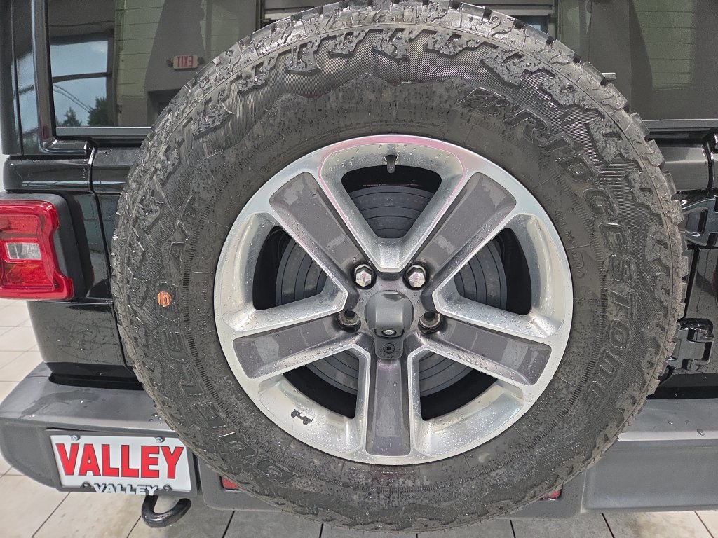 Used 2020 Jeep Wrangler Unlimited Sahara AWD/4WD image 13