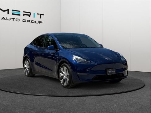 Used 2022 Tesla Model Y Long Range AWD/4WD image 1