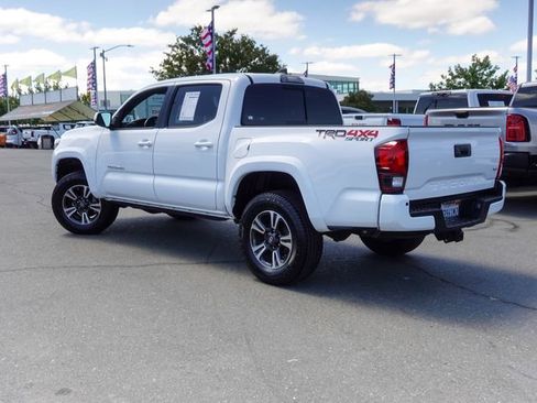 Used 2019 Toyota Tacoma TRD Sport w/ Technology Package AWD/4WD image 10