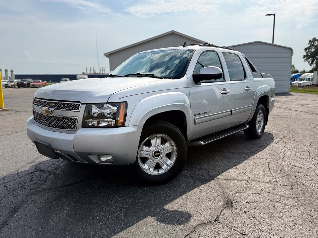 Used 2011 Chevrolet Avalanche LT w/ Luxury Package AWD/4WD image 4