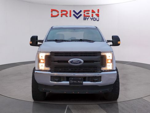 Used 2018 Ford F250 XL w/ Power Equipment Group image 9