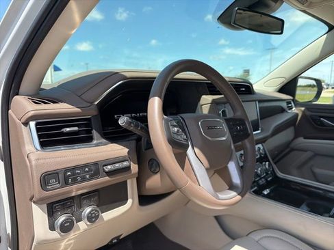 Used 2023 GMC Yukon Denali AWD/4WD image 17