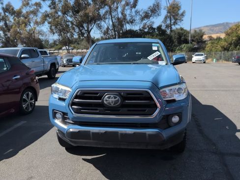 Used 2019 Toyota Tacoma SR5 RWD image 2