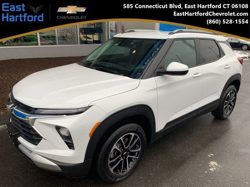 Used 2025 Chevrolet TrailBlazer LT w/ Convenience Package image 1