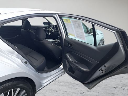 Used 2024 Nissan Altima 2.5 SV FWD image 13