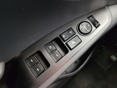Used 2019 Hyundai Ioniq Plug-In Hybrid FWD image 27