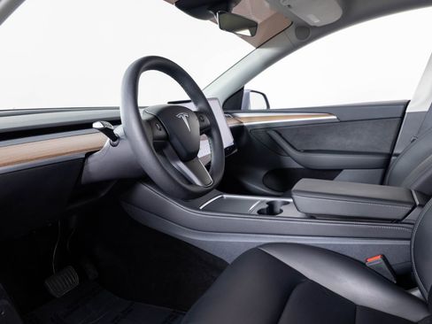 Used 2025 Tesla Model Y Long Range image 14