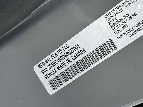 New 2025 Chrysler Pacifica Limited w/ Uconnect Theater Family Group image 28