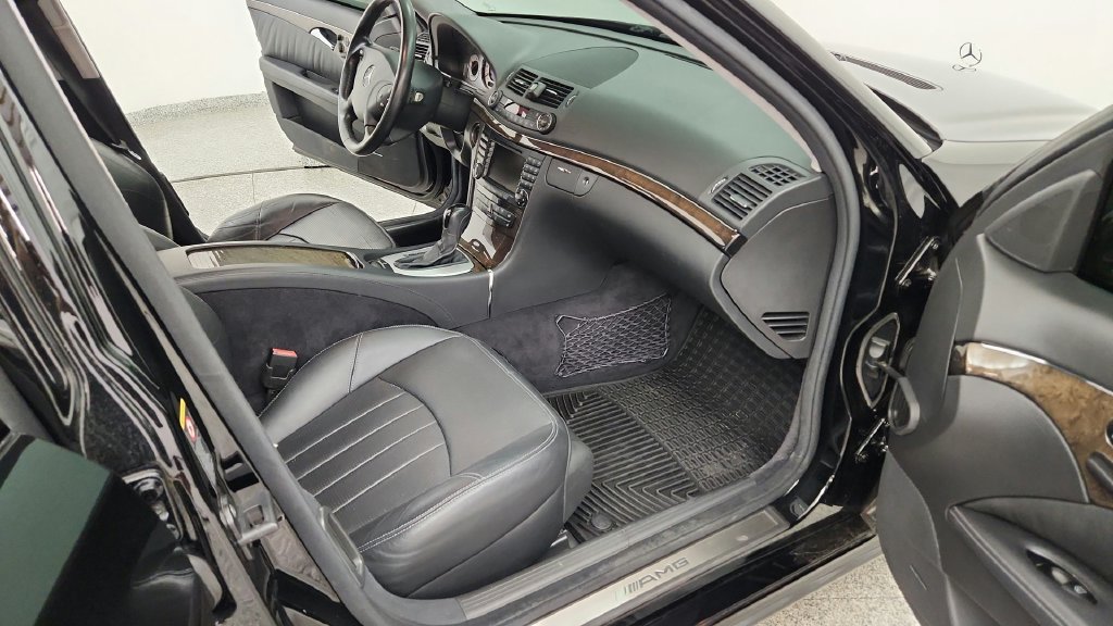 Used 2005 Mercedes-Benz E 55 AMG Sedan image 26