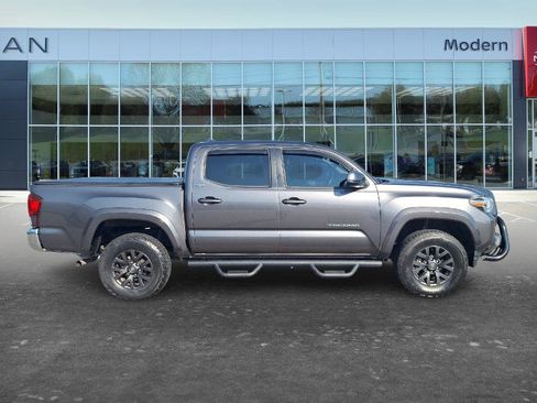 Used 2021 Toyota Tacoma SR5 RWD image 4