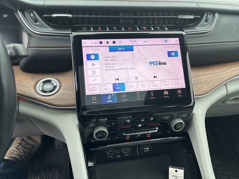 Used 2021 Jeep Grand Cherokee L Summit w/ Luxury Tech Group V image 13