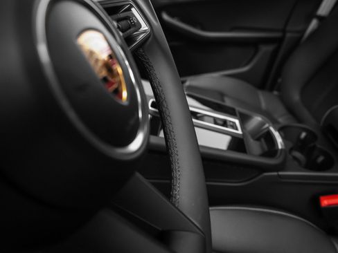 New 2026 Porsche Macan image 33