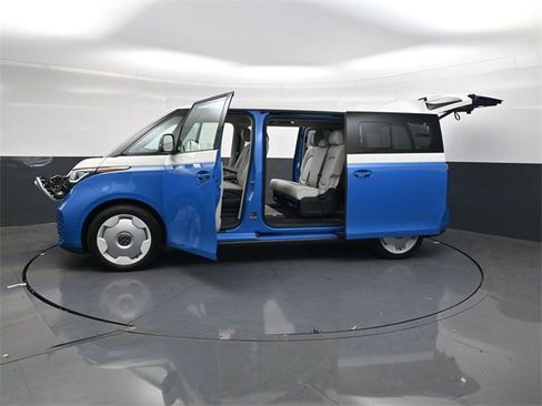 Used 2025 Volkswagen ID. Buzz 1st Edition image 39