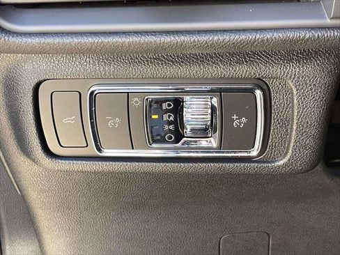 Used 2022 Lincoln Corsair Standard w/ Equipment Group 101A image 17