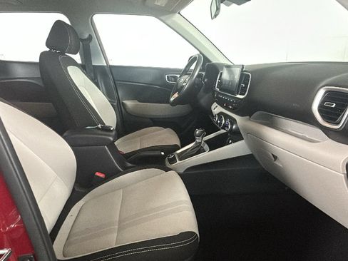 Used 2025 Hyundai Venue SEL FWD image 32