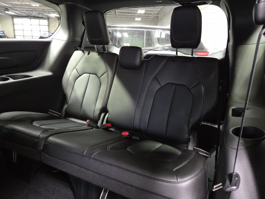 New 2026 Chrysler Pacifica Select w/ S Appearance Package FWD image 33
