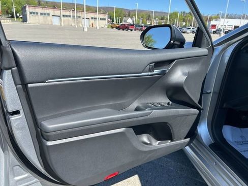 Used 2020 Toyota Camry SE w/ Audio Package FWD image 11