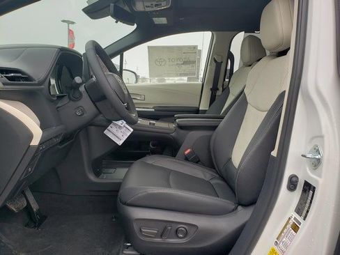 New 2026 Toyota Sienna Limited image 10