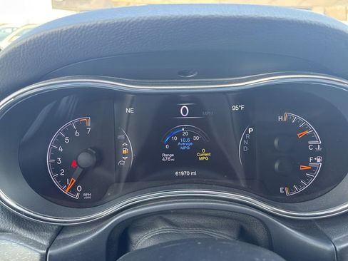 Used 2018 Jeep Grand Cherokee Laredo image 13