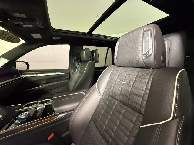 Used 2026 Cadillac Escalade Platinum Sport w/ LPO, ONYX Package AWD/4WD image 5