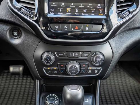 Used 2019 Jeep Cherokee Limited w/ Luxury Group AWD/4WD image 26
