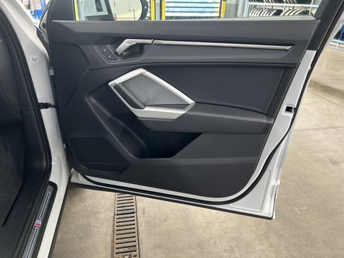 Used 2025 Audi Q3 2.0T Premium image 18