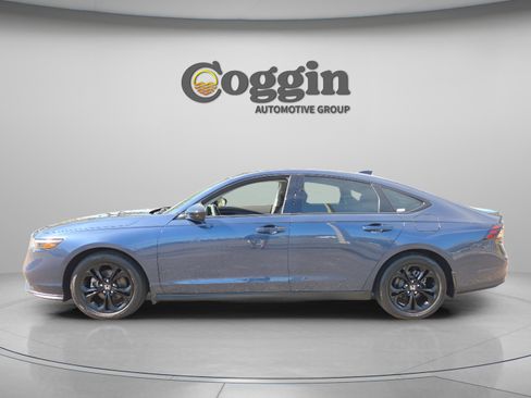 Certified 2025 Honda Accord SE image 2