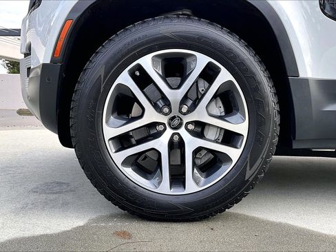 Used 2020 Land Rover Defender 110 HSE image 8