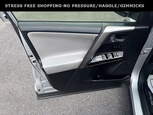 Used 2016 Toyota RAV4 Limited image 15