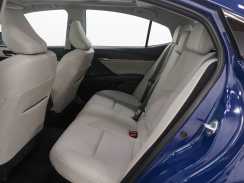 Used 2025 Toyota Camry XLE image 12