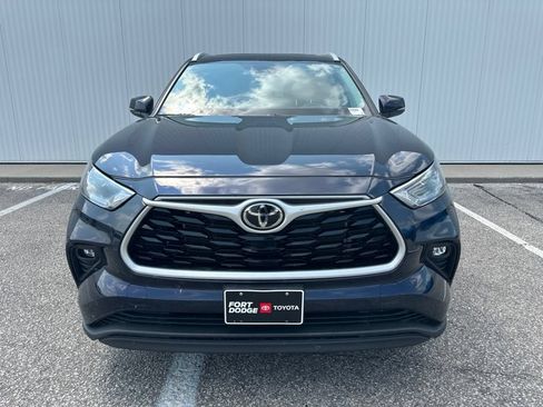 Used 2023 Toyota Highlander XLE AWD/4WD image 11