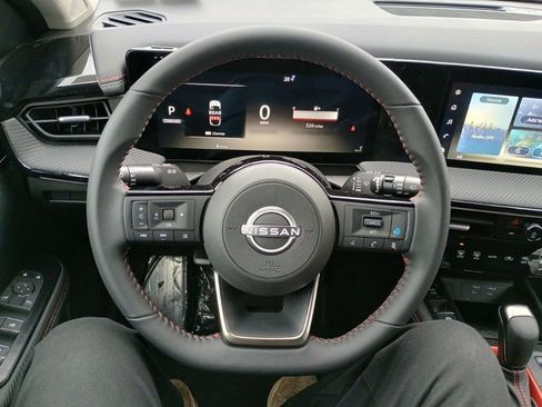 New 2025 Nissan Kicks SR image 15