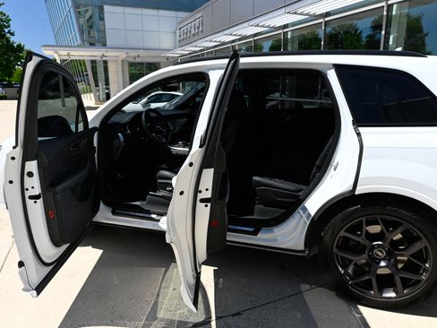 Used 2025 Audi SQ7 Premium Plus AWD/4WD image 35