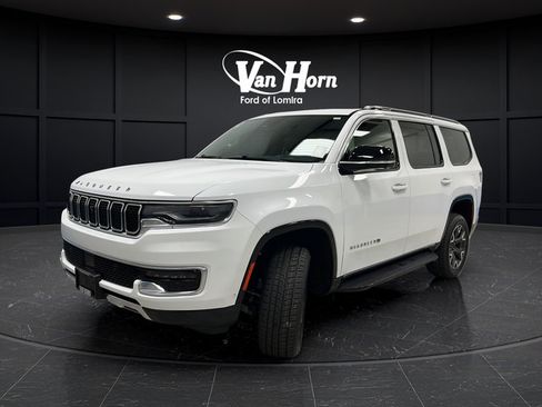 Used 2023 Jeep Wagoneer Series III w/ Convenience Group I AWD/4WD image 3