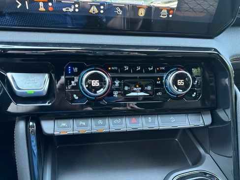 New 2026 GMC Sierra 1500 AT4 w/ AT4 Premium Package AWD/4WD image 18