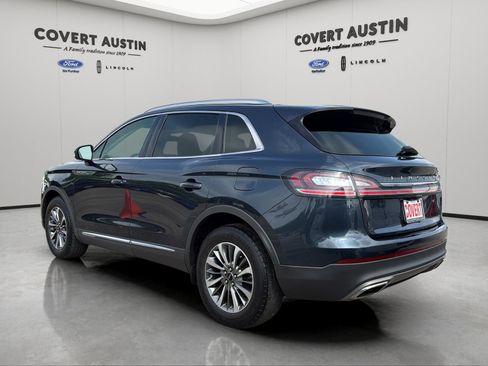 Used 2022 Lincoln Nautilus FWD w/ Premium Package image 3