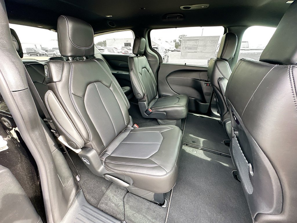 New 2027 Chrysler Pacifica Select FWD image 34