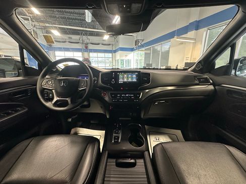 Used 2023 Honda Passport EX-L image 2