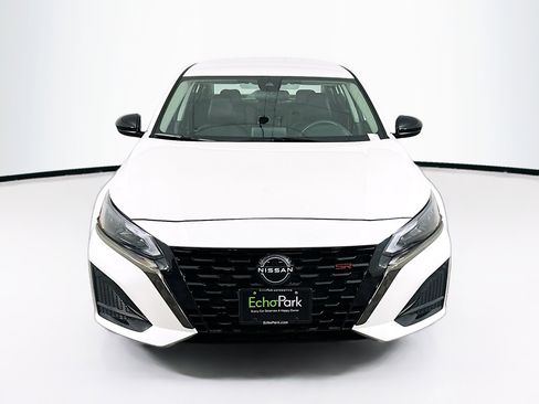 Used 2023 Nissan Altima 2.5 SR FWD image 2
