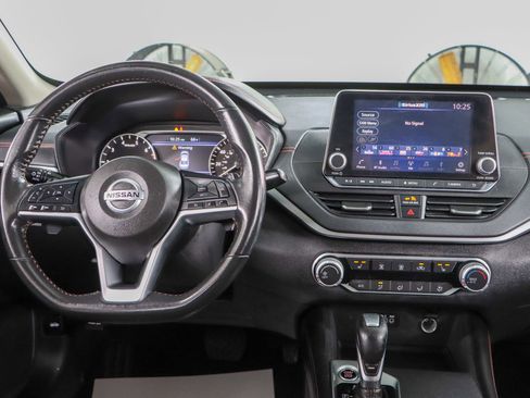 Used 2022 Nissan Altima 2.5 SR w/ Midnight Edition Package FWD image 17