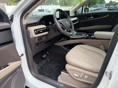 Used 2022 Lincoln Nautilus Reserve AWD/4WD image 9